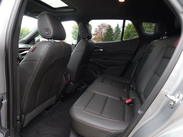 Used 2025 Chevrolet Trax RS w/ Sunroof Package FWD image 15
