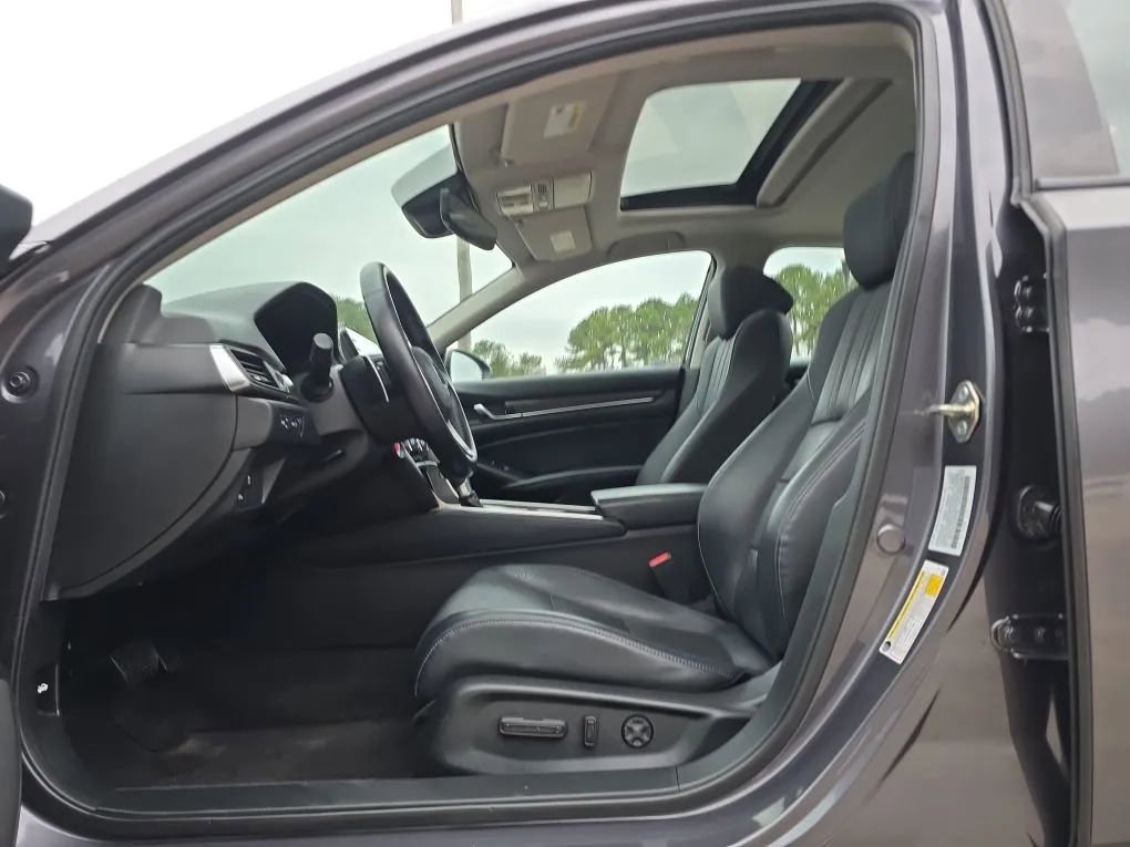 Used 2018 Honda Accord Touring image 15