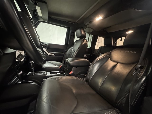 Used 2018 Jeep Wrangler Unlimited Sahara image 16