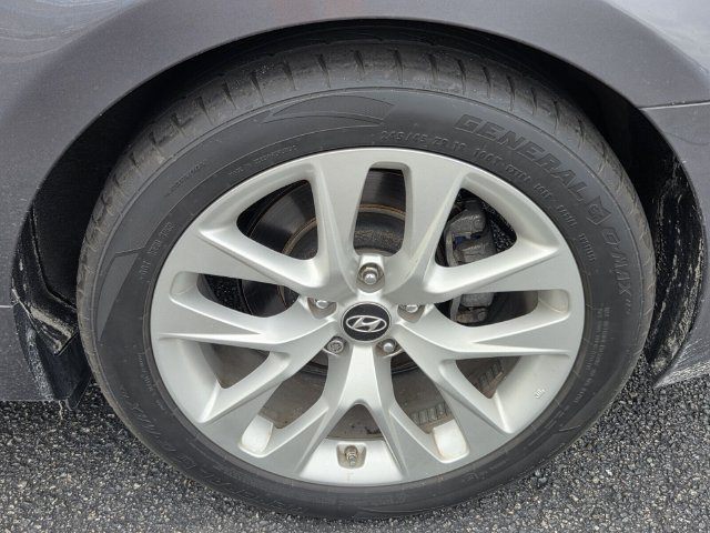 Used 2015 Hyundai Genesis 3.8 RWD image 8