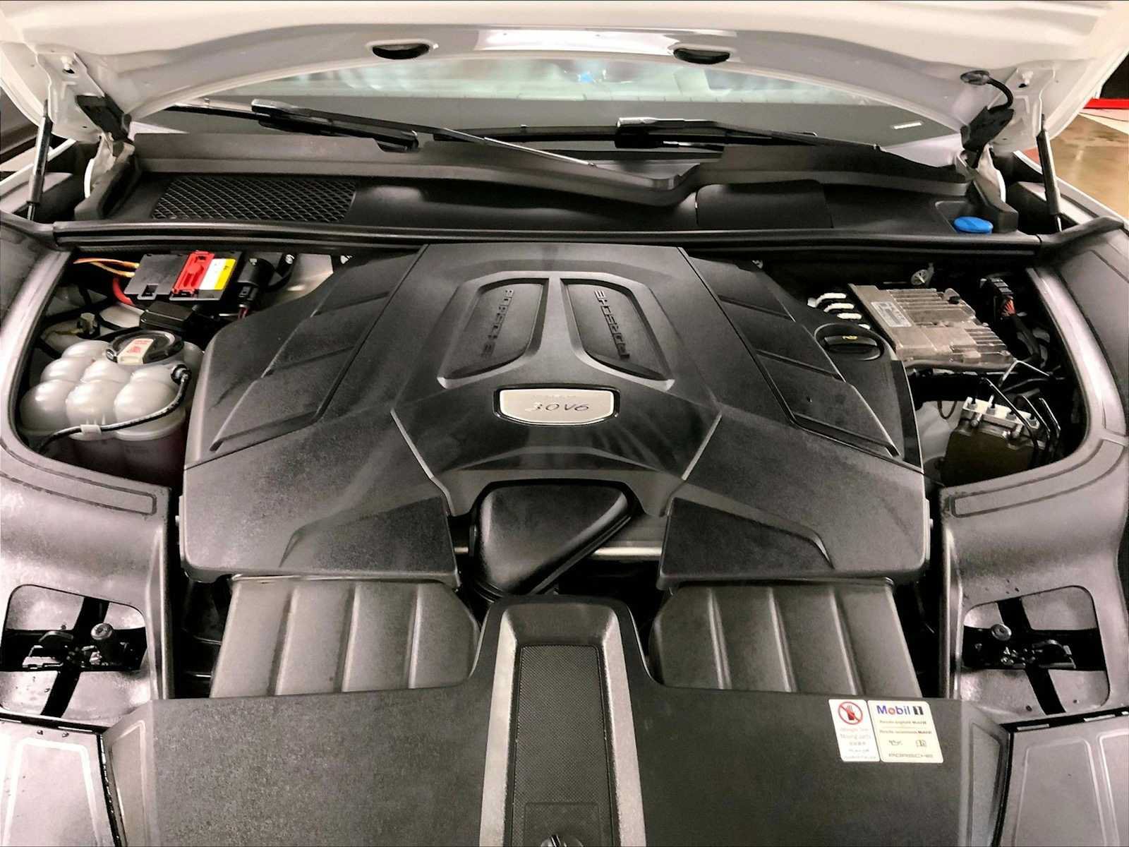 Certified 2021 Porsche Cayenne AWD/4WD image 32