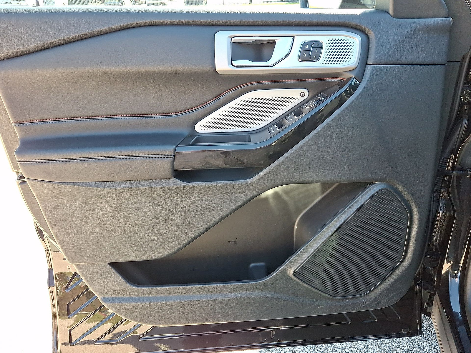 Used 2024 Ford Explorer ST w/ Equipment Group 401A AWD/4WD image 10