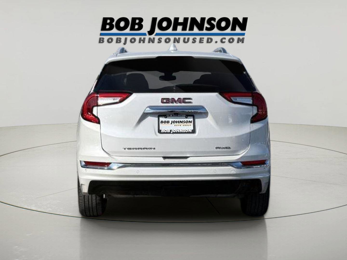 Used 2023 GMC Terrain Denali w/ Denali Premium Package image 3