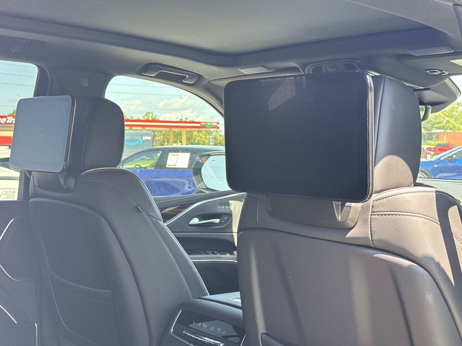 Certified 2024 Cadillac Escalade Premium Luxury AWD/4WD image 28