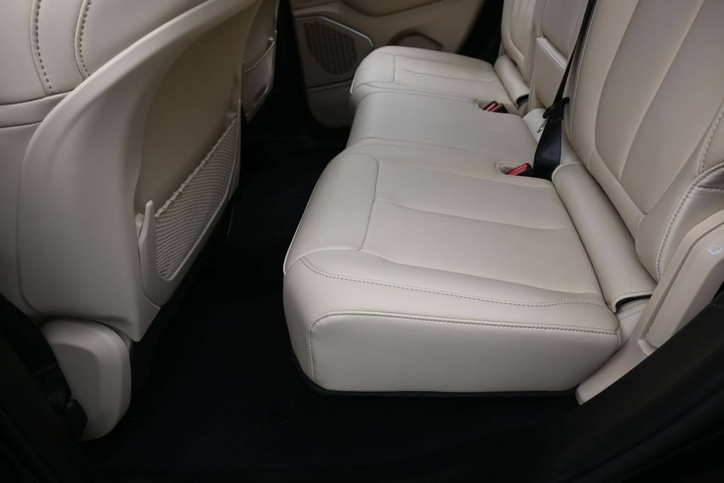 Used 2026 Jeep Grand Cherokee Limited RWD image 32