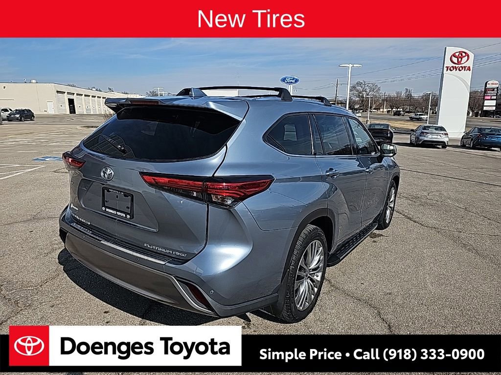 Used 2022 Toyota Highlander Platinum image 3
