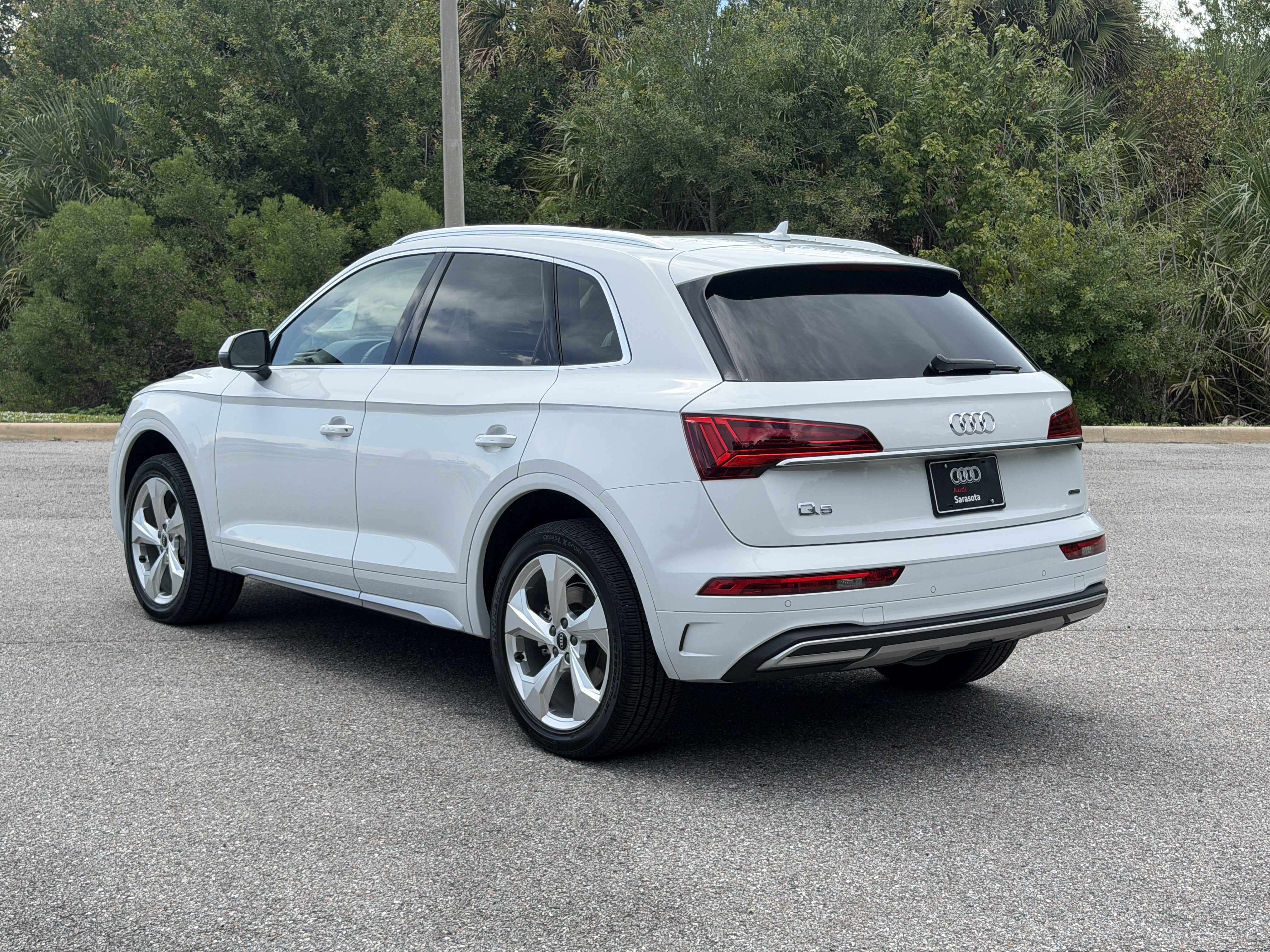 Used 2021 Audi Q5 2.0T Premium Plus w/ Premium Plus Package AWD/4WD image 5