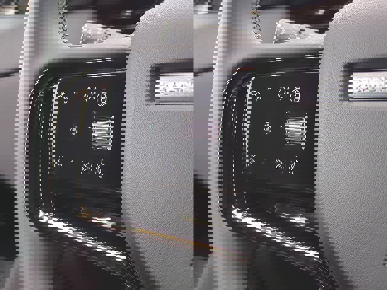 New 2026 Land Rover Range Rover Evoque Dynamic SE image 24