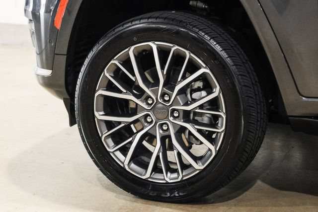 Used 2023 Jeep Grand Cherokee L Summit AWD/4WD image 7
