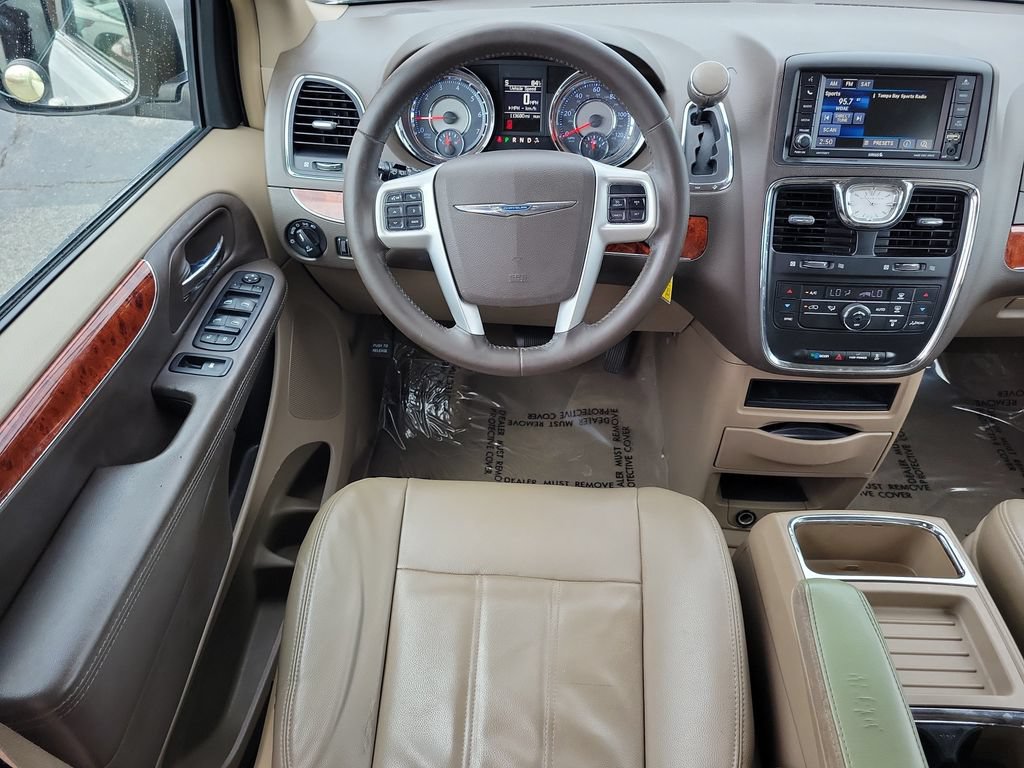 Used 2014 Chrysler Town & Country Touring FWD image 13