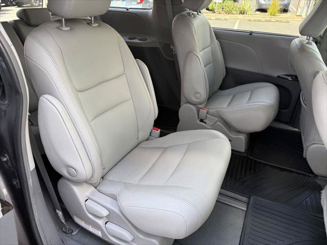 Certified 2019 Toyota Sienna XLE w/ XLE Navigation Package AWD/4WD image 18