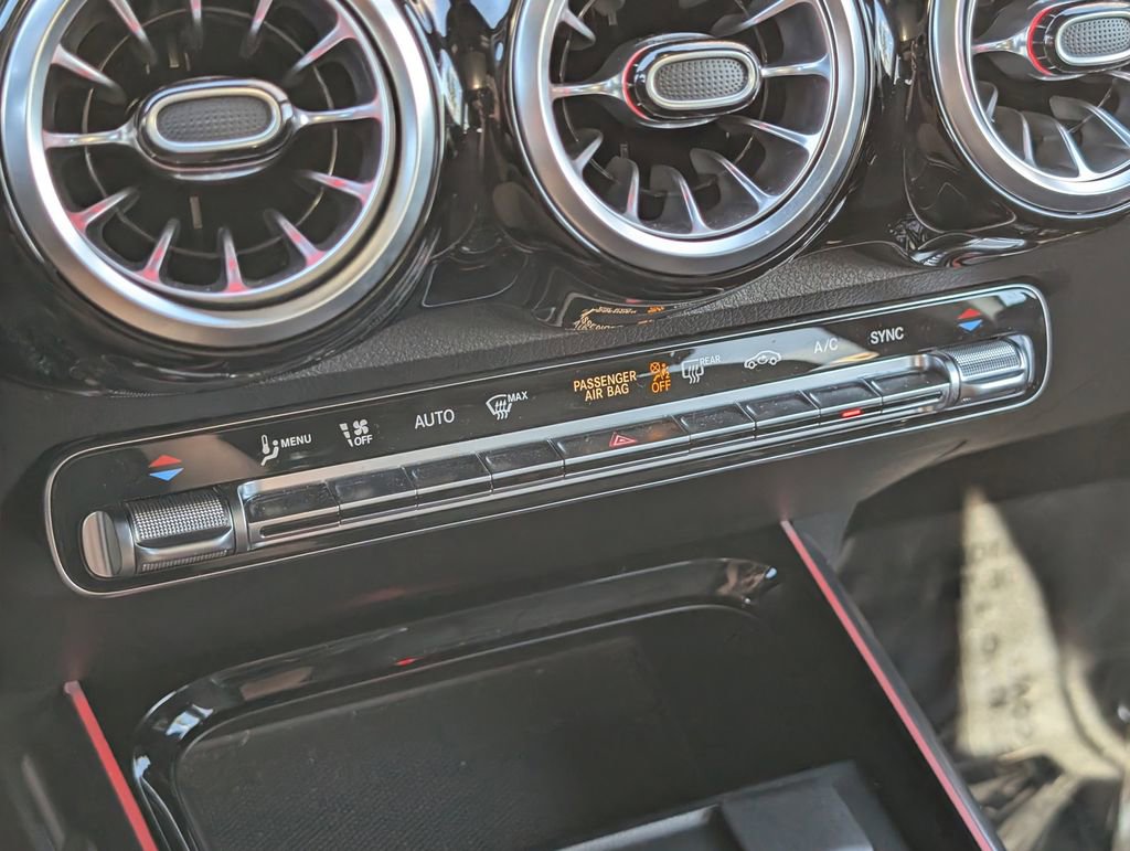 Used 2023 Mercedes-Benz GLB 250 4MATIC image 19