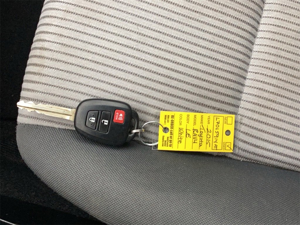 Used 2015 Toyota RAV4 LE image 27