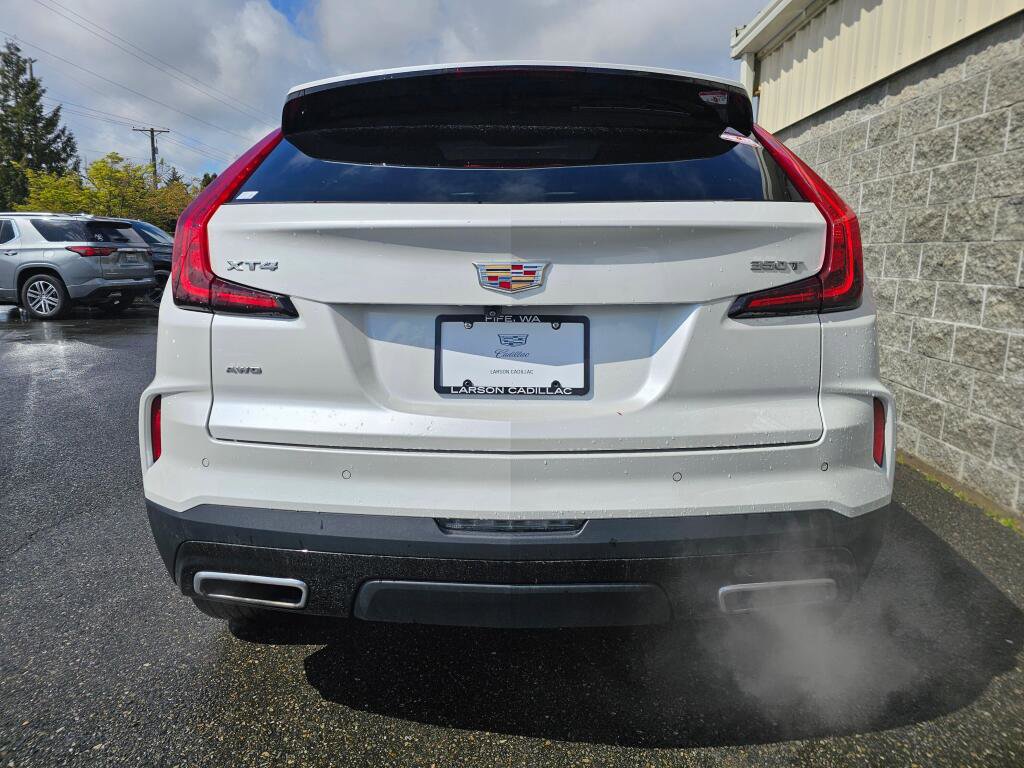 Used 2024 Cadillac XT4 Premium Luxury image 6