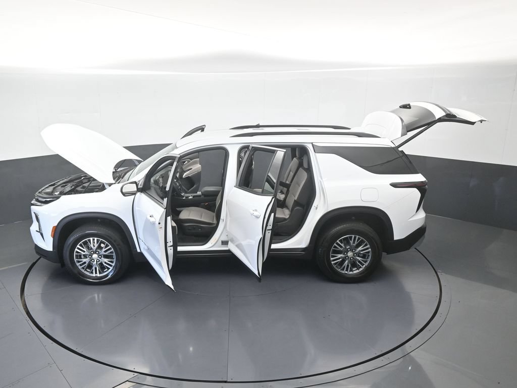 Used 2025 Chevrolet Traverse LT FWD image 69