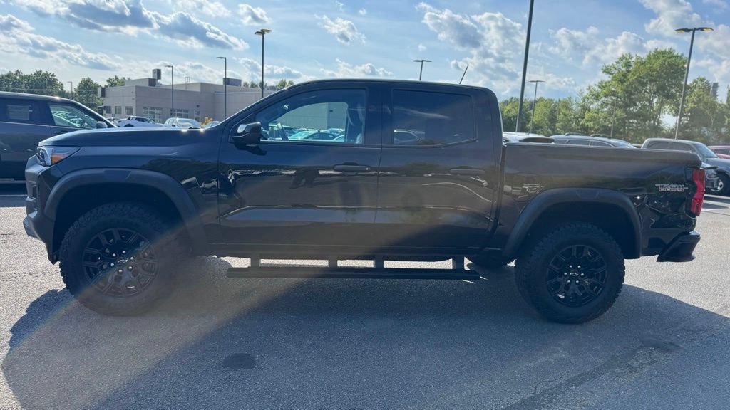 Used 2024 Chevrolet Colorado Trail Boss w/ Advanced Trailering Package AWD/4WD image 4