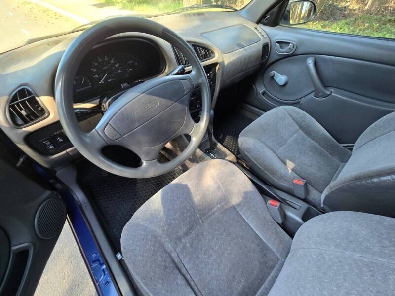 Used 1995 Geo Metro LSi FWD image 11