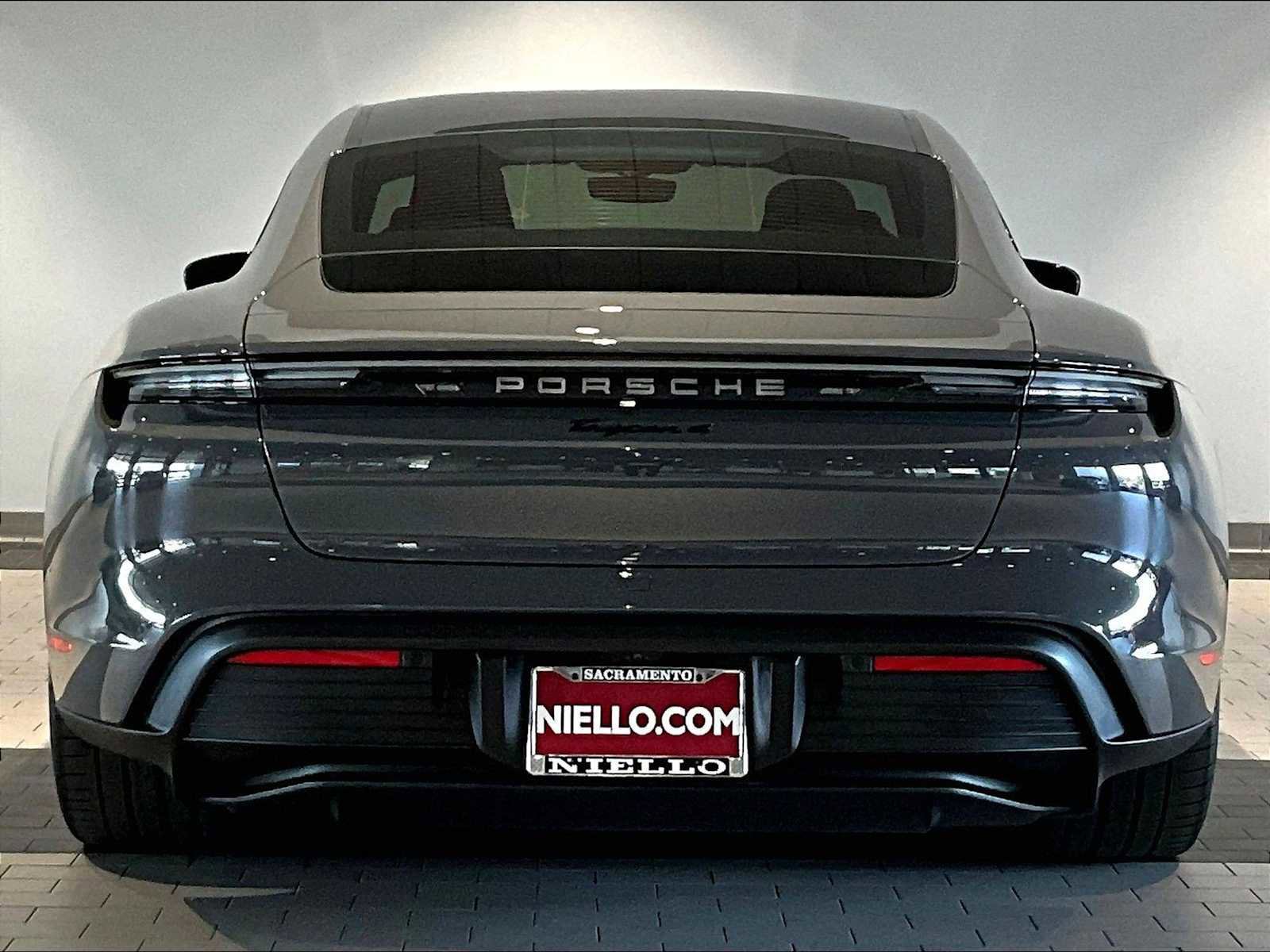 Used 2025 Porsche Taycan image 9