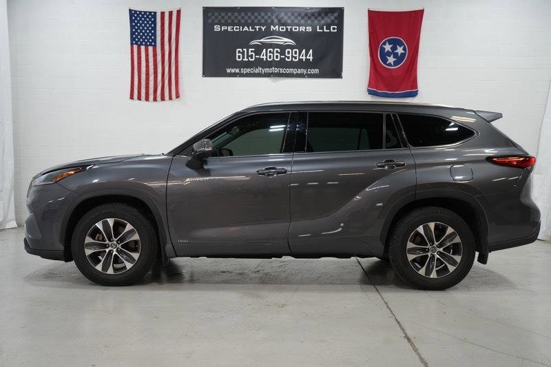 Used 2021 Toyota Highlander XLE AWD/4WD image 8