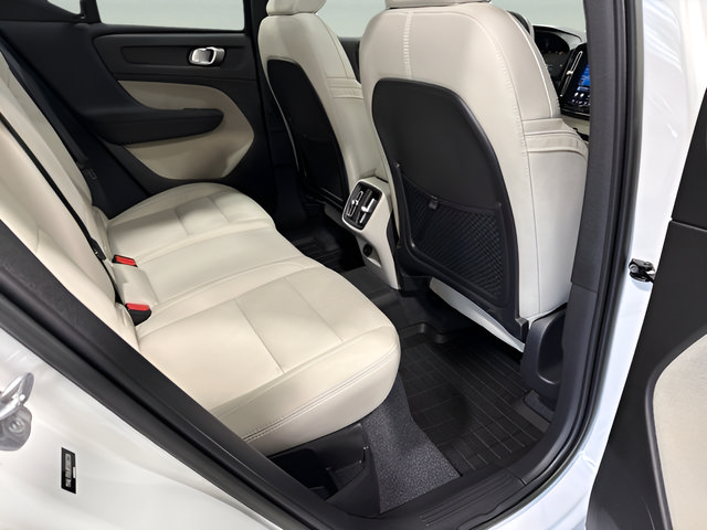 Used 2023 Volvo XC40 B5 Plus w/ Protection Package Premier AWD/4WD image 32