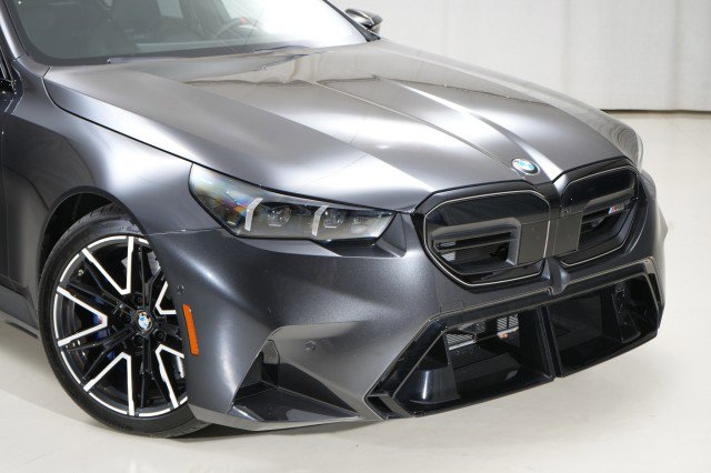 Used 2025 BMW M5 w/ Executive Package image 8