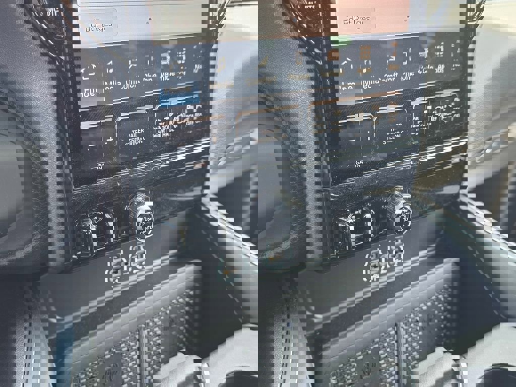 New 2026 RAM 2500 Laramie AWD/4WD image 17