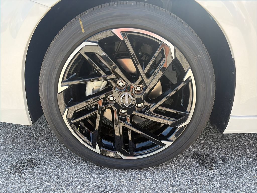 New 2026 Nissan Sentra SR w/ SR Premium Package FWD image 27