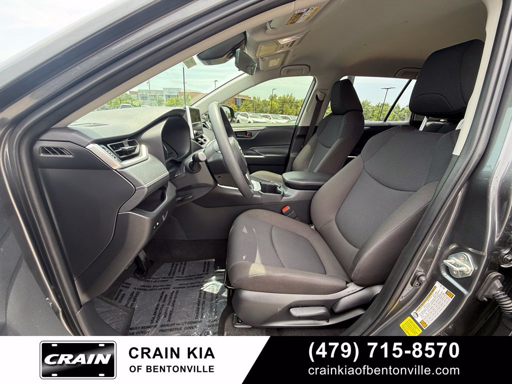 Used 2025 Toyota RAV4 LE AWD/4WD image 21