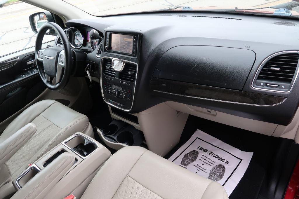 Used 2013 Chrysler Town & Country Touring-L w/ Driver Convenience Group FWD image 11