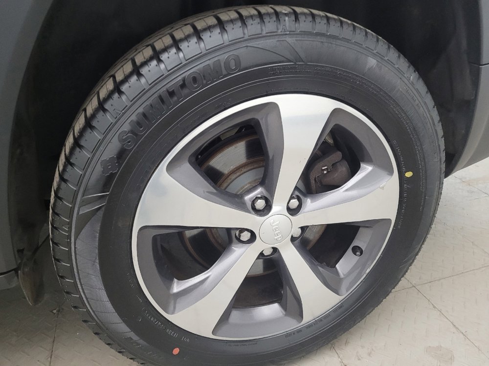 Used 2019 Jeep Cherokee Limited image 31