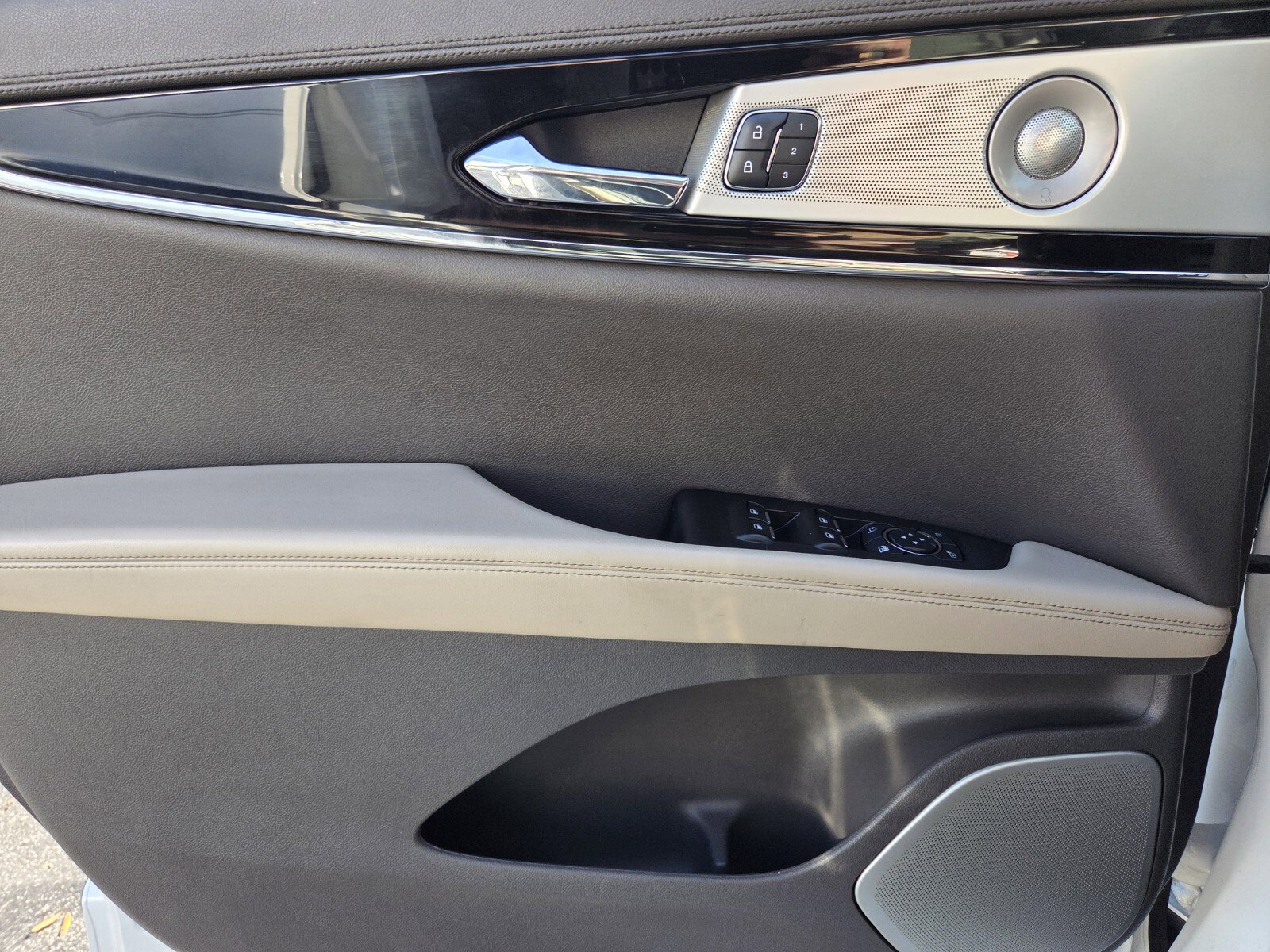 Used 2021 Lincoln Nautilus Reserve w/ Equipment Group 202A image 20