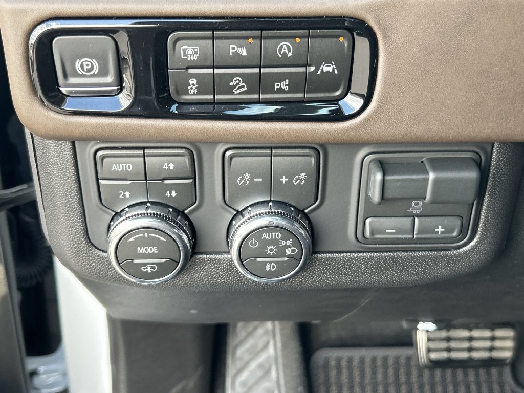 New 2026 GMC Yukon Denali Ultimate AWD/4WD image 18