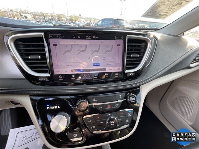 Used 2022 Chrysler Pacifica Touring-L image 27