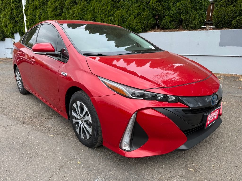 Used 2020 Toyota Prius Prime XLE FWD image 2