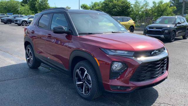 Certified 2023 Chevrolet TrailBlazer RS w/ Sun and Liftgate Package AWD/4WD image 2