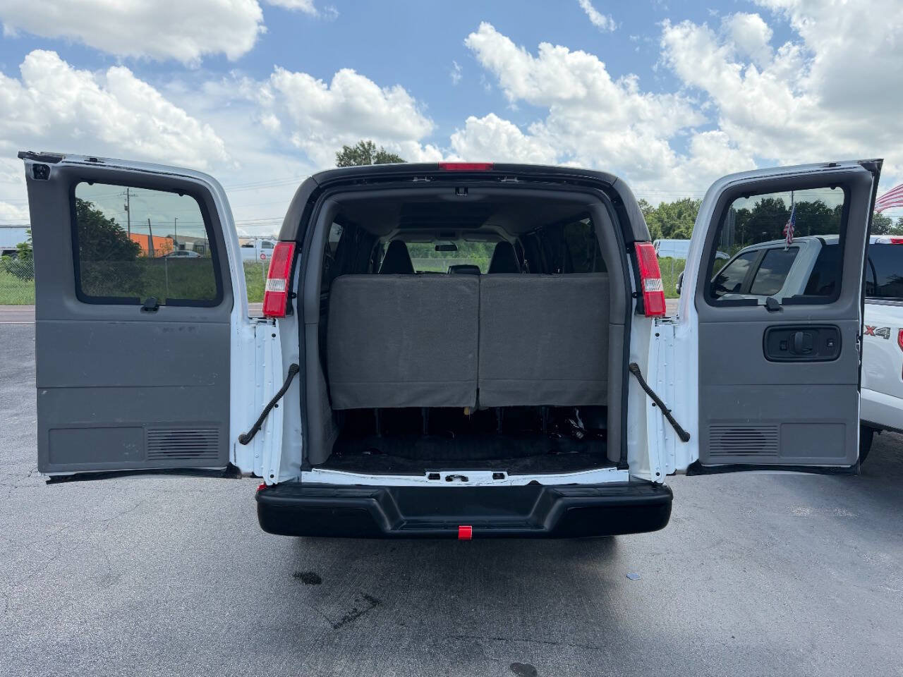 Used 2019 Chevrolet Express 3500 LS RWD image 22