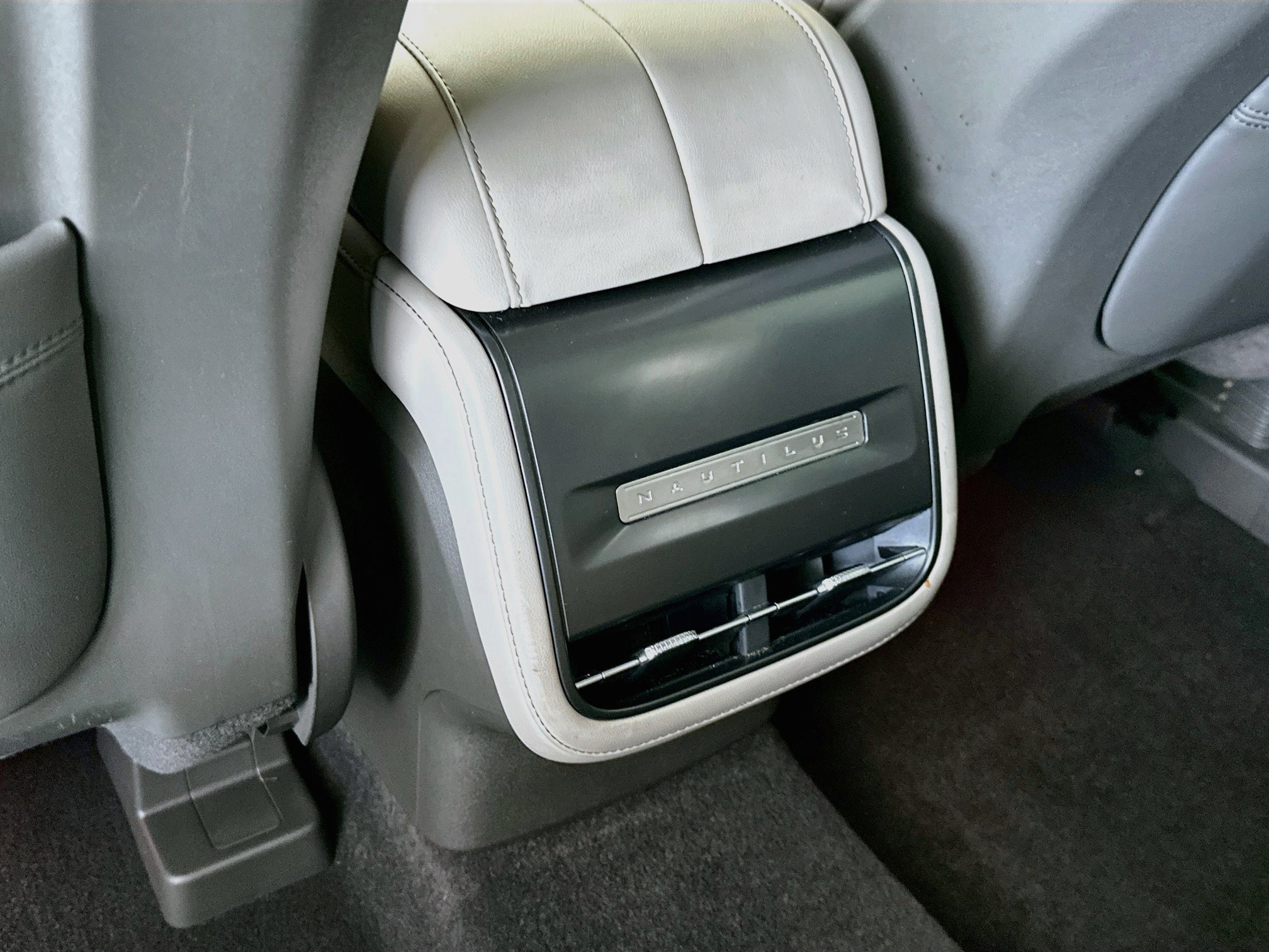 Used 2024 Lincoln Nautilus Premier AWD/4WD image 21