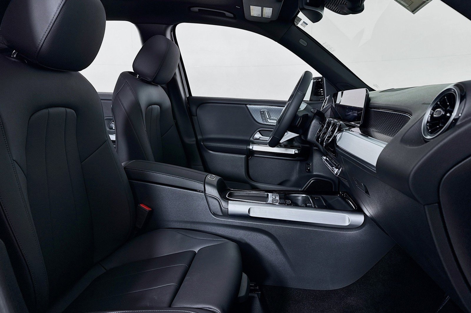 New 2026 Mercedes-Benz GLB 250 image 6