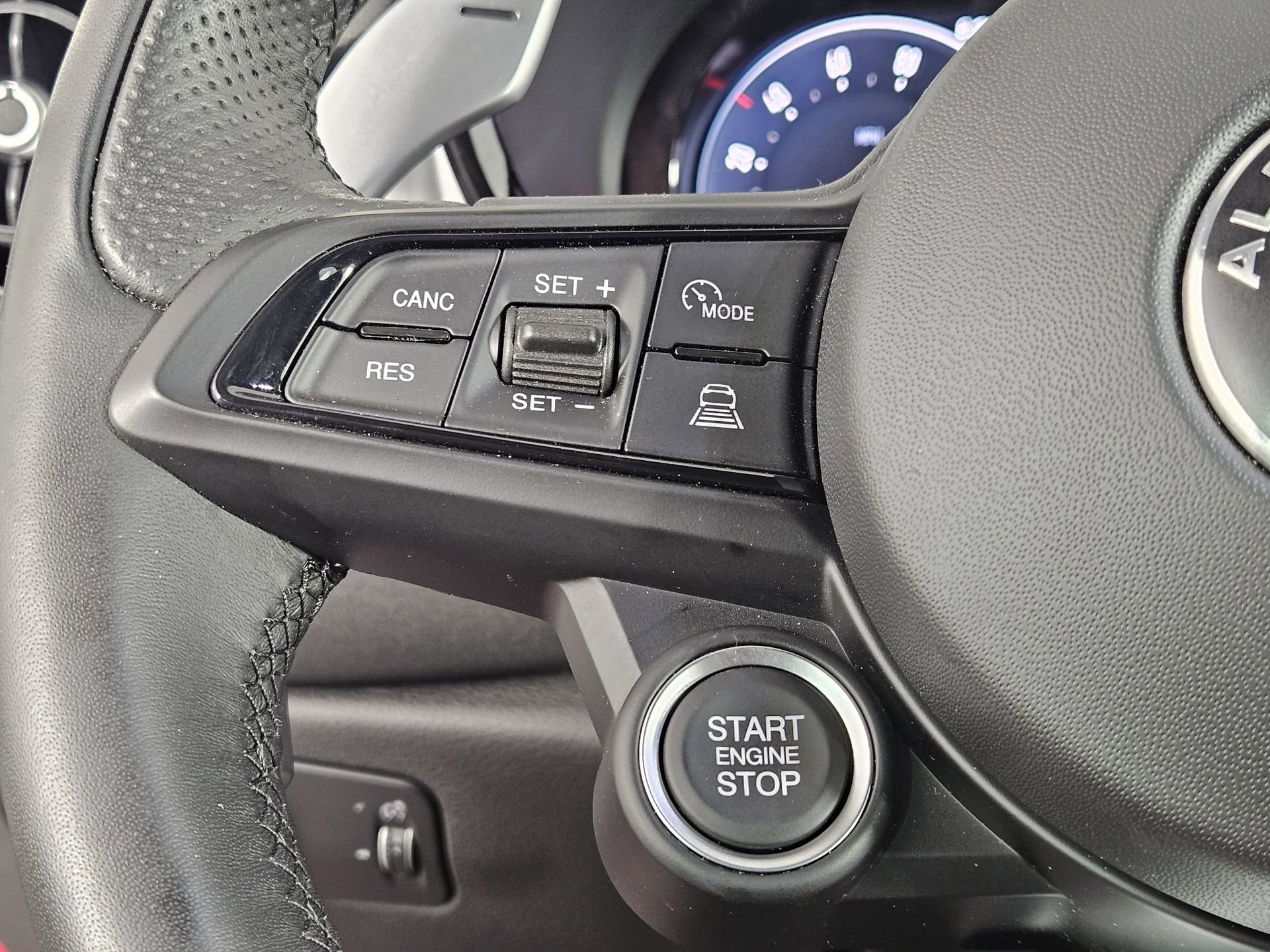 Used 2025 Alfa Romeo Tonale Tributo Italiano AWD/4WD image 25