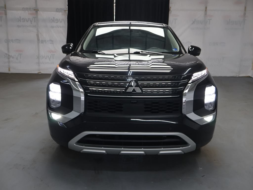 Used 2024 Mitsubishi Outlander SE FWD image 2