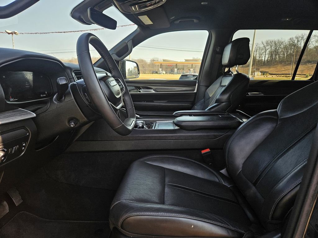 Used 2024 Jeep Wagoneer Series II w/ Flexible Seating Group image 10