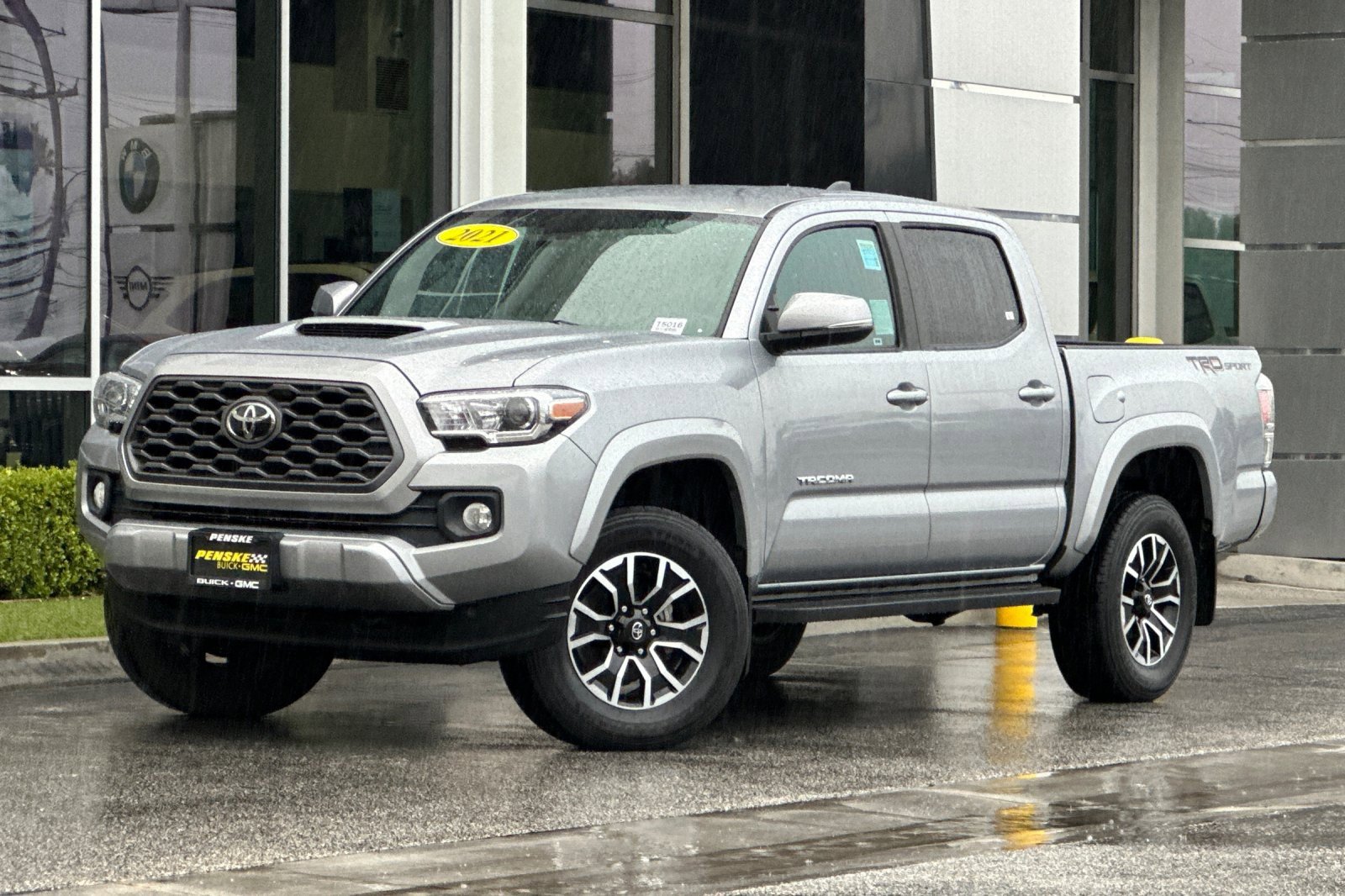 Used 2021 Toyota Tacoma TRD Sport w/ Technology Package image 8