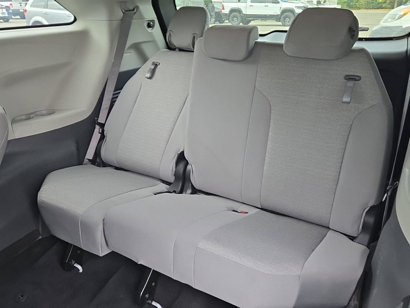 Used 2024 Toyota Sienna LE AWD/4WD image 14