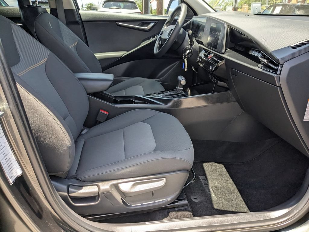 Used 2025 Kia Niro LX FWD image 26
