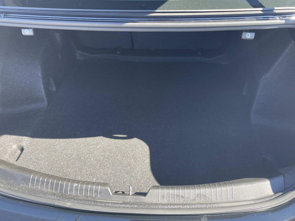 Used 2022 Chevrolet Malibu LT w/ Leather Package image 11