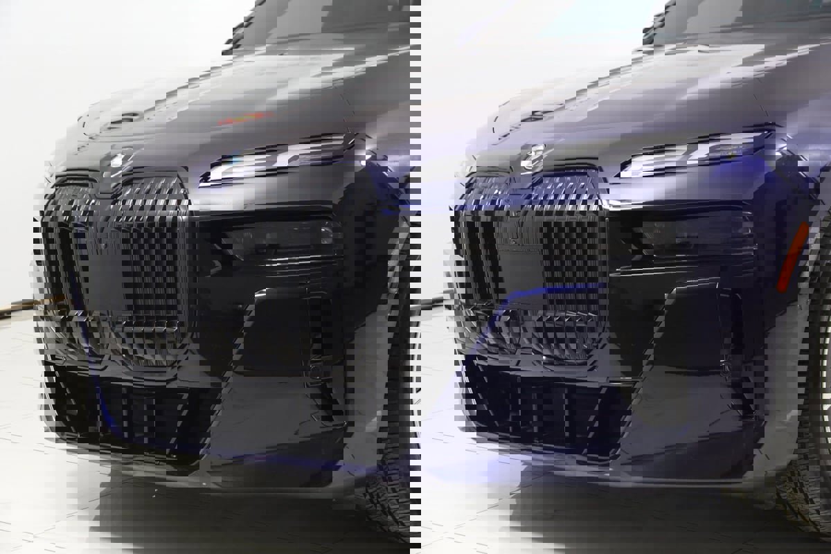 Used 2023 BMW 760i xDrive image 70