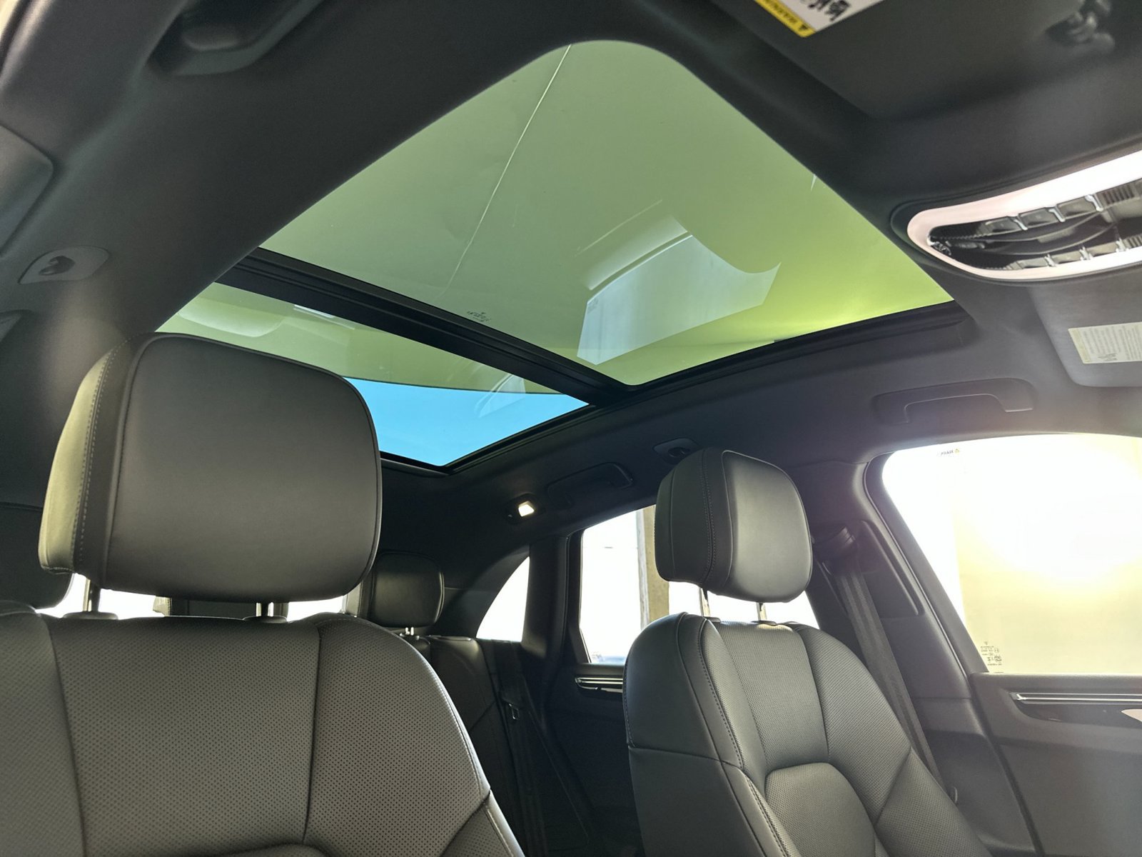 Certified 2026 Porsche Macan AWD/4WD image 19