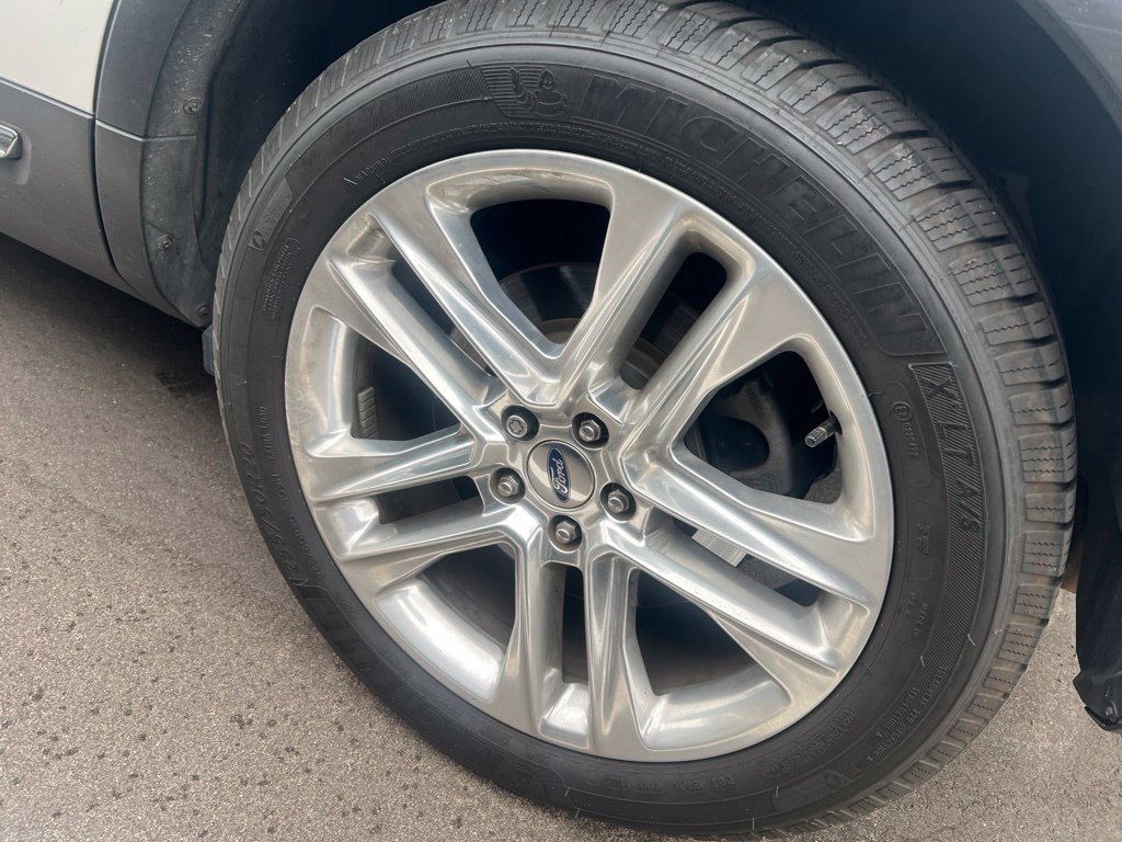 Used 2016 Ford Explorer Limited w/ Equipment Group 301A FWD image 11