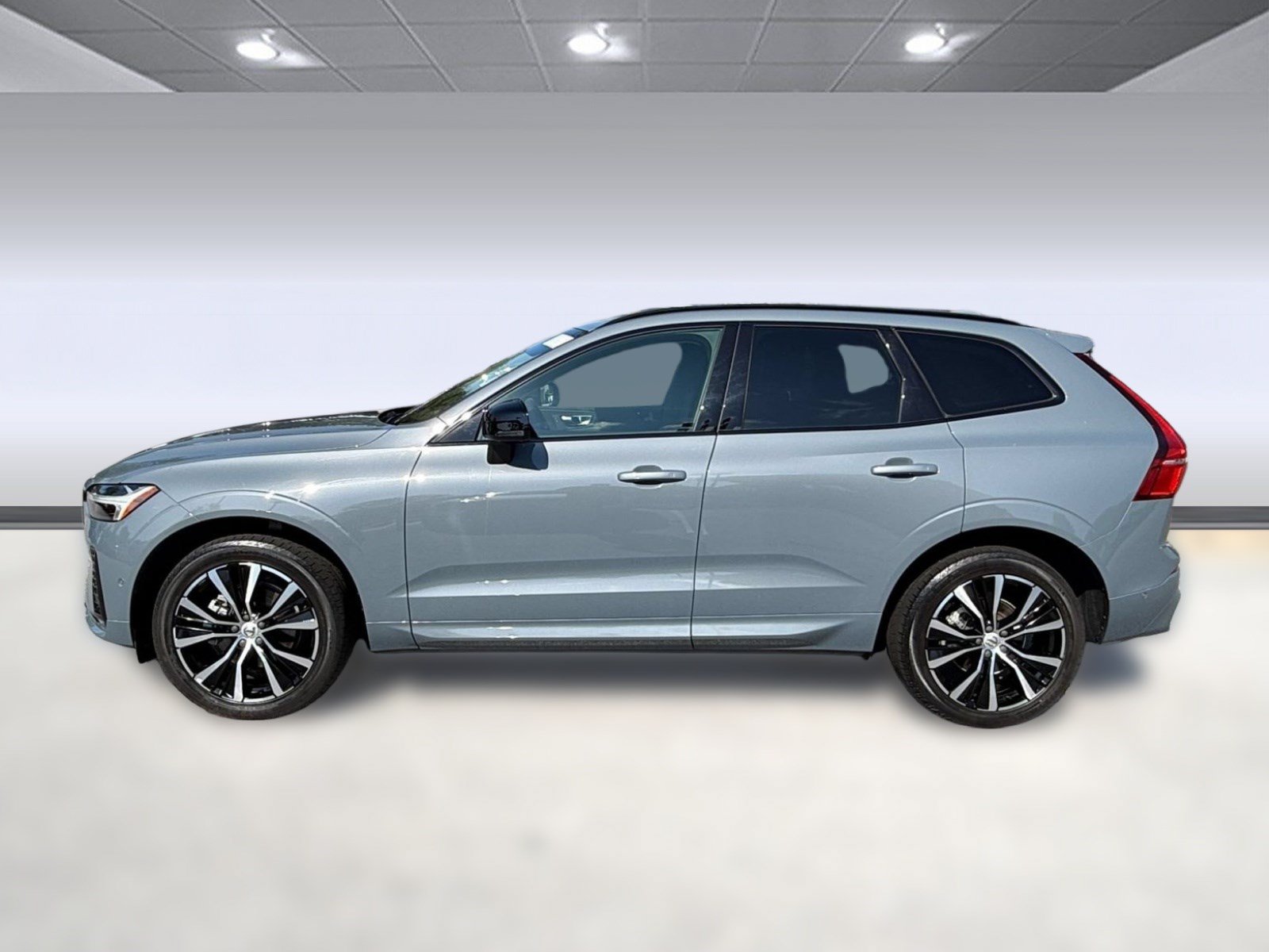 Certified 2024 Volvo XC60 B5 Plus w/ Protection Package Premier AWD/4WD image 2