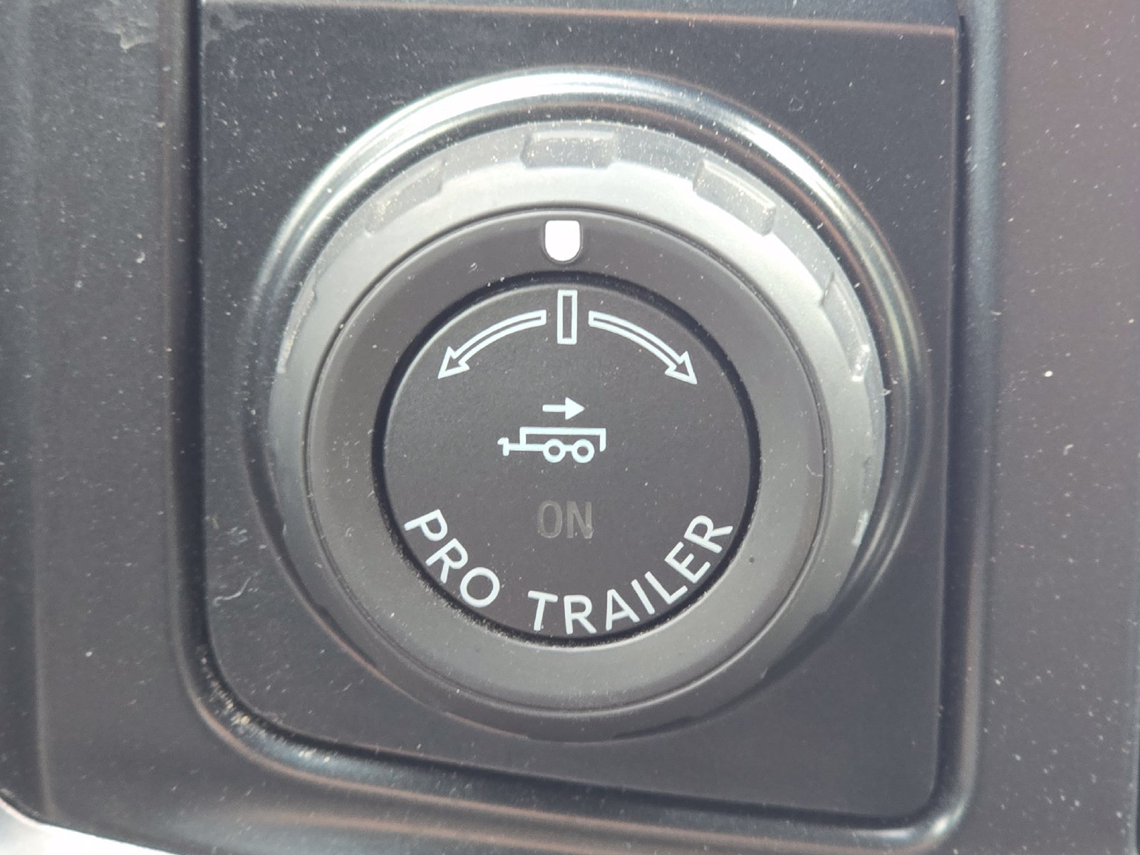 Used 2024 Ford F350 Platinum w/ FX4 Off-Road Package AWD/4WD image 11